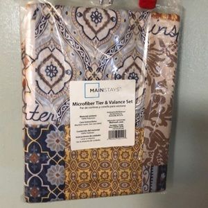 Tier and valance set